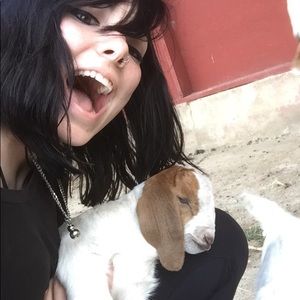 Meet your Posher, Avery